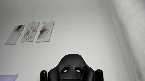 _molly_rosse_ online show from August 4, 2026, 11:57 am