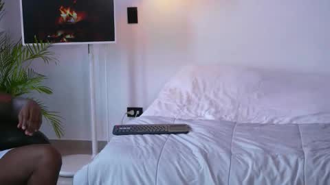 julietta and travis online show from February 4, 2026, 4:57 pm