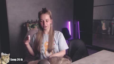 Snapshot of _mother_of_cats chatting on December 3, 2025, 7:45 pm Debby online show from December 3, 2025, 7:45 pm