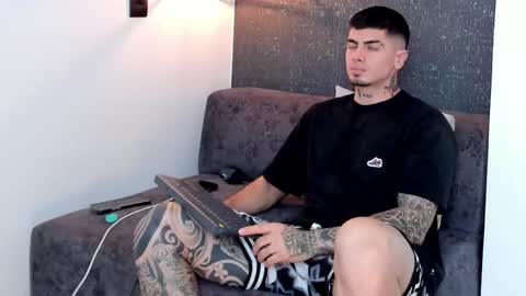 Snapshot of _mrcock_ chatting on October 4, 2025, 7:23 pm _mrcock_ online show from October 4, 2025, 7:23 pm