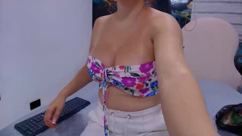 Luna online show from April 28, 2026, 3:00 am