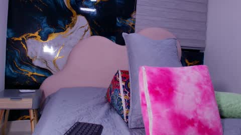 Luna online show from May 7, 2026, 3:01 am