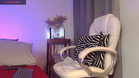 Naia Ross online show from April 26, 2026, 9:12 pm