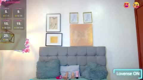 _naomi_s online show from May 4, 2026, 1:29 pm