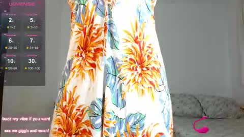 _nayade_ online show from November 9, 2025, 4:49 pm