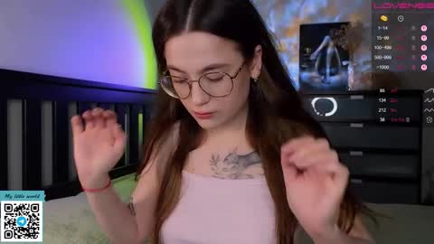 Mia with a big heart  online show from October 15, 2025, 12:27 pm