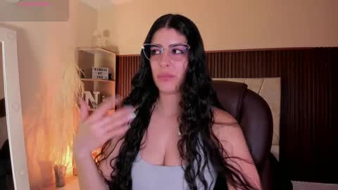 Snapshot of _niah_ chatting on September 24, 2025, 8:01 pm Niah You can call me Ni or cutie haha online show from September 24, 2025, 8:01 pm