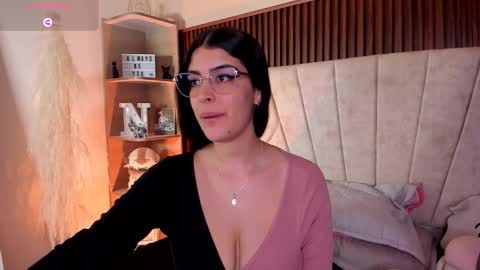 Snapshot of _niah_ chatting on October 21, 2025, 8:20 pm Niah You can call me Ni or cutie haha online show from October 21, 2025, 8:20 pm