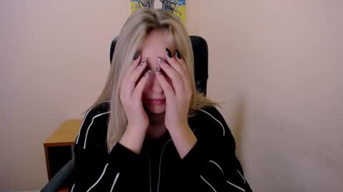 Nica online show from September 25, 2025, 11:47 am