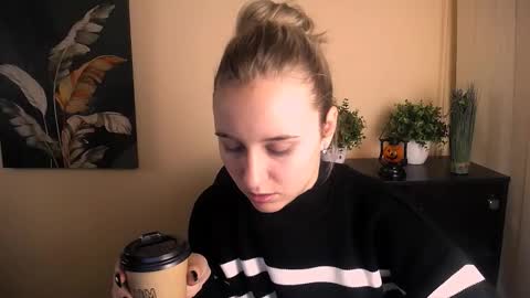 Nica online show from October 30, 2025, 9:22 am