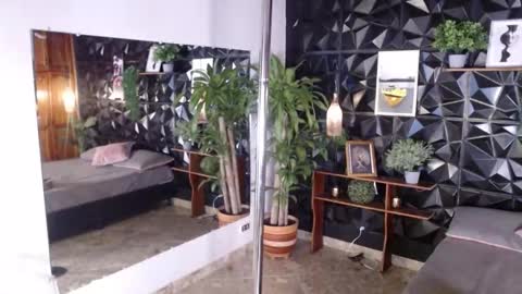 _nicolethomson online show from October 4, 2025, 11:19 am