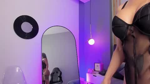 _nicoletteshea_ online show from July 3, 2026, 12:33 pm
