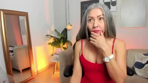 _nicoletteshea_ online show from July 7, 2026, 11:53 pm