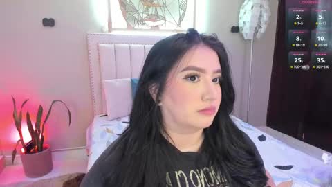 Snapshot of _nina_sweet chatting on September 18, 2025, 12:07 pm   online show from September 18, 2025, 12:07 pm