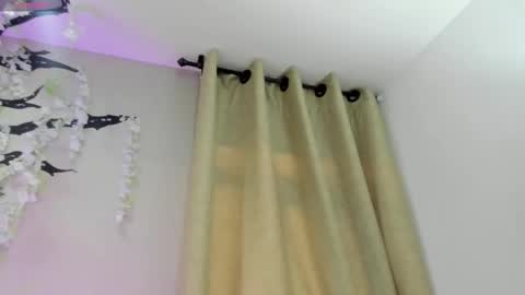 Snapshot of _nina_sweet chatting on September 28, 2025, 11:59 am   online show from September 28, 2025, 11:59 am