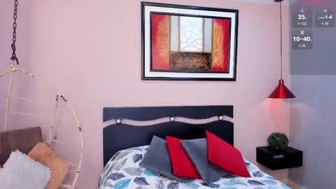 Snapshot of _nina_sweet chatting on October 2, 2025, 12:01 pm   online show from October 2, 2025, 12:01 pm