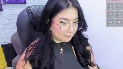 Snapshot of _nina_sweet chatting on October 14, 2025, 12:06 pm   online show from October 14, 2025, 12:06 pm