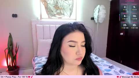 Snapshot of _nina_sweet chatting on October 17, 2025, 12:08 pm   online show from October 17, 2025, 12:08 pm