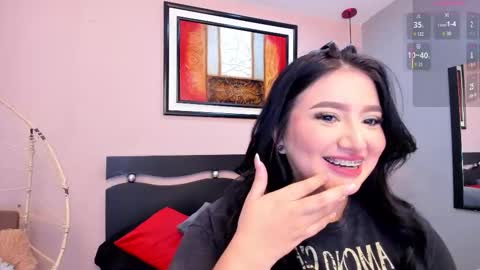 Snapshot of _nina_sweet chatting on October 19, 2025, 12:06 pm   online show from October 19, 2025, 12:06 pm