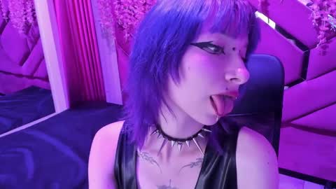_nyx_18 online show from September 12, 2025, 8:20 pm