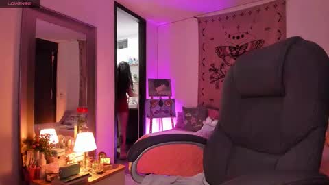 Snapshot of _peach__ chatting on February 26, 2026, 4:11 am violeta ig online show from February 26, 2026, 4:11 am