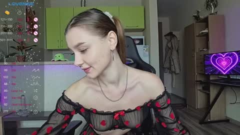 Snapshot of _pinkypie__ chatting on December 5, 2024, 10:33 am Lili online show from December 5, 2024, 10:33 am