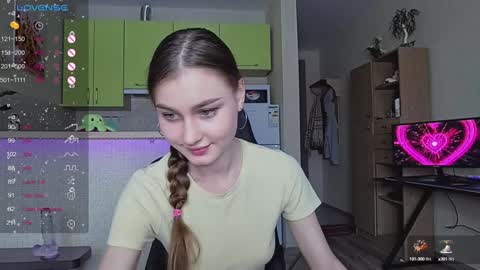 Snapshot of _pinkypie__ chatting on December 15, 2024, 10:39 am Lili online show from December 15, 2024, 10:39 am