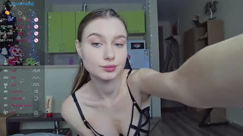 Snapshot of _pinkypie__ chatting on January 7, 2025, 10:43 am Lili online show from January 7, 2025, 10:43 am