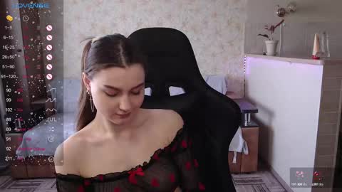 Snapshot of _pinkypie__ chatting on March 10, 2025, 10:37 am Lili online show from March 10, 2025, 10:37 am