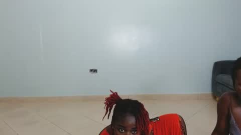 _prettyred online show from October 2, 2025, 11:06 am
