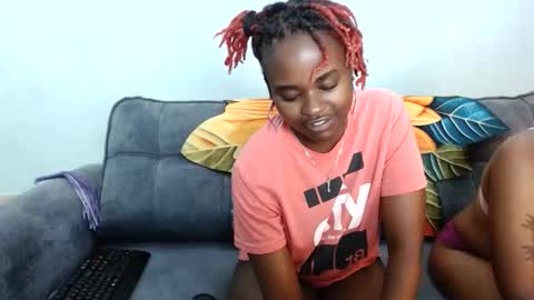 Snapshot of _prettyred chatting on November 11, 2025, 11:27 pm _prettyred online show from November 11, 2025, 11:27 pm