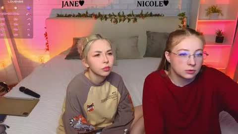 Snapshot of _ramune_ chatting on April 28, 2026, 8:25 pm Merlizz Eva Jane Mila Nicole left to right online show from April 28, 2026, 8:25 pm