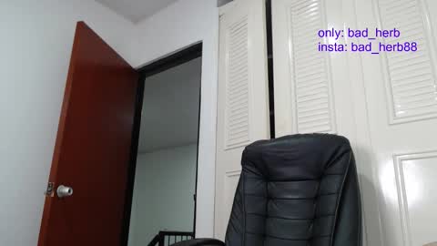 Alejandra  online show from September 28, 2025, 1:22 am