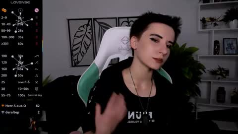 Snapshot of _rein_ramm chatting on September 23, 2025, 6:44 pm Rein online show from September 23, 2025, 6:44 pm