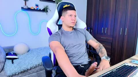 Snapshot of _robertobaggio chatting on January 23, 2025, 1:56 pm Roberto online show from January 23, 2025, 1:56 pm