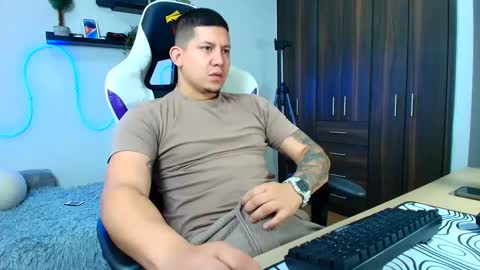 Snapshot of _robertobaggio chatting on February 4, 2025, 12:33 pm Roberto online show from February 4, 2025, 12:33 pm