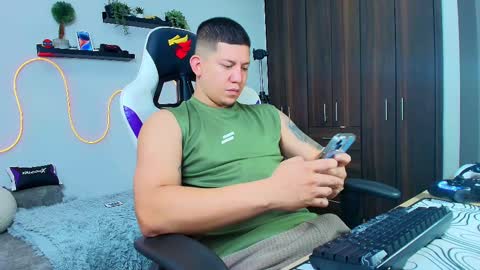 Snapshot of _robertobaggio chatting on February 10, 2025, 12:39 pm Roberto online show from February 10, 2025, 12:39 pm