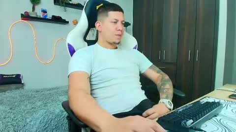 Snapshot of _robertobaggio chatting on February 12, 2025, 12:33 pm Roberto online show from February 12, 2025, 12:33 pm