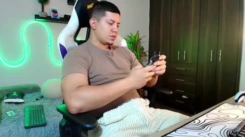 Snapshot of _robertobaggio chatting on February 14, 2025, 12:36 pm Roberto online show from February 14, 2025, 12:36 pm
