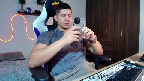 Snapshot of _robertobaggio chatting on February 18, 2025, 12:39 pm Roberto online show from February 18, 2025, 12:39 pm