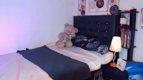 _robinmartinxx online show from March 4, 2025, 1:17 pm