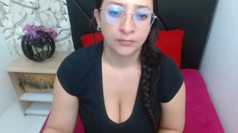 _saraximena_ online show from May 28, 2026, 6:21 am