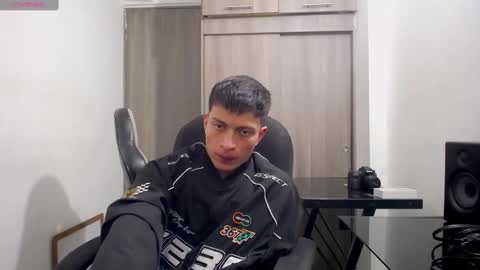 Juan Pablo-independent model online show from January 20, 2025, 6:21 am