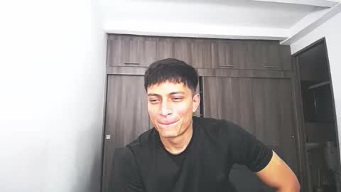 Juan Pablo-independent model online show from February 25, 2026, 1:15 am