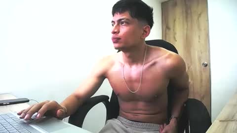 Juan Pablo-independent model online show from June 10, 2026, 9:14 pm