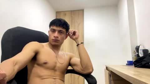 Juan Pablo-independent model online show from July 5, 2026, 4:19 am