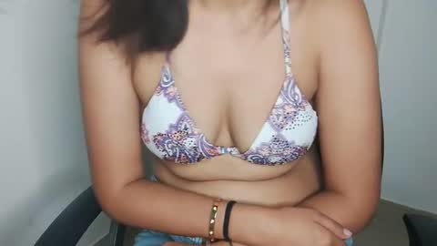 _shalini_0 online show from October 14, 2025, 2:29 pm