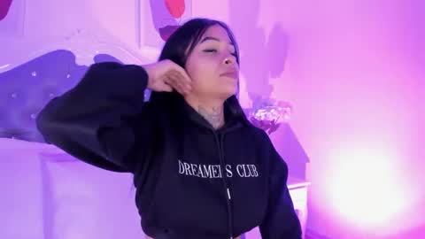 Sharlot online show from October 9, 2025, 1:31 pm