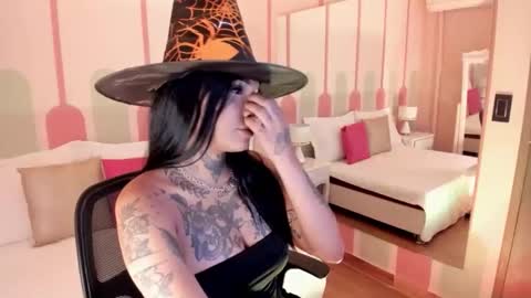 Sharlot online show from October 31, 2025, 1:56 pm