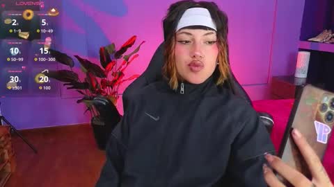 _sharlotte777 online show from October 21, 2025, 2:07 pm